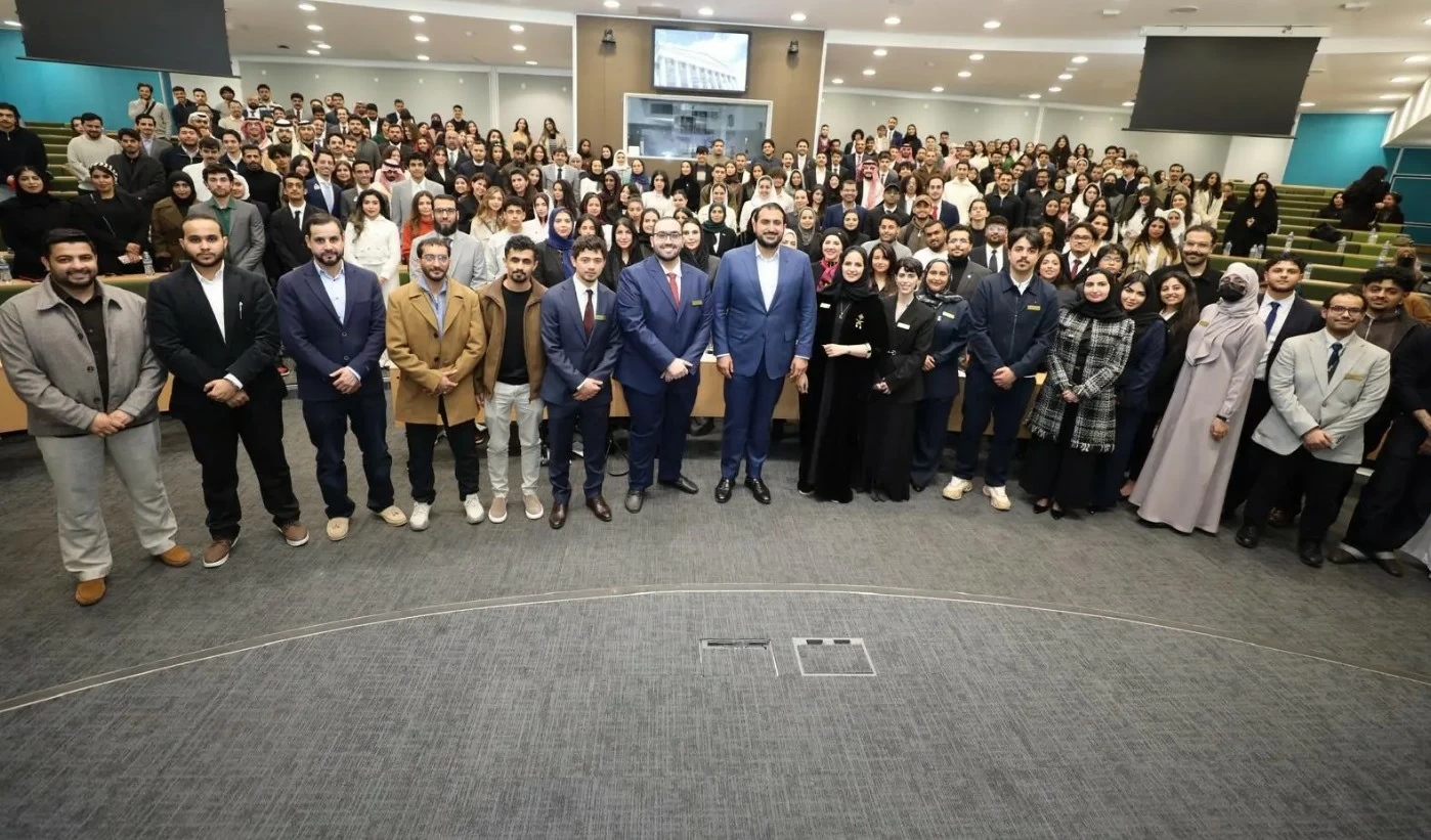 سفير خادم الحرمين لدى المملكة المتحدة يلتقي الطلبة المبتعثين في بريطانيا