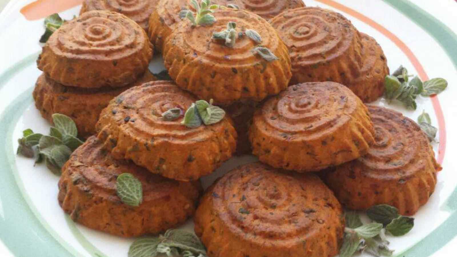 “كعك الزوبعة”.. طبق حلويات تقليدي يزيّن ضيافة العيد في إدلب