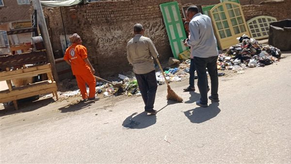 محافظ قنا: رفع 97 طنًا من مخلفات البناء في حملة مكبرة بقوص (صور)