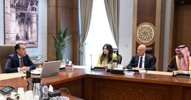 مدبولي يلتقي مسئولي شركة "أكوا باور" لبحث تنفيذ مشروعات تحلية مياه البحر