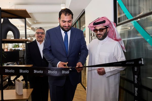 سفير خادم الحرمين لدى المملكة المتحدة يفتتح المقر الدولي لشركة «صلة» في لندن