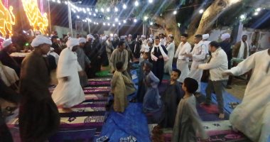 استمرار المديح والذكر فى ليلة مرماح الخيول بقرية المنصورية بأسوان