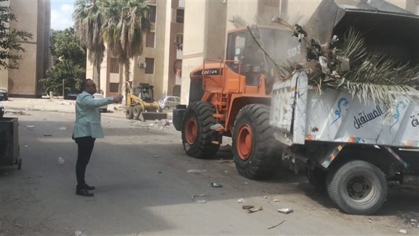 حملة نظافة مكبرة بمدينة المستقبل لرفع كفاءة أعمدة الإنارة العامة