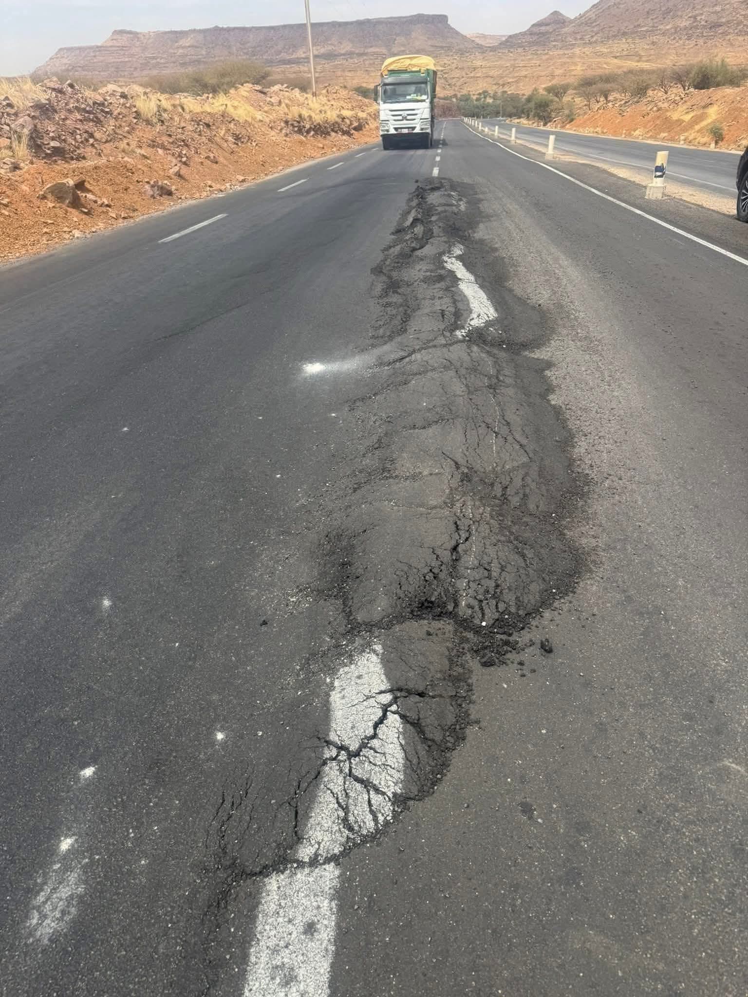 وزارة التجهيز توضح أسباب تشوهات الإسفلت في الممر الجبلي بجوك