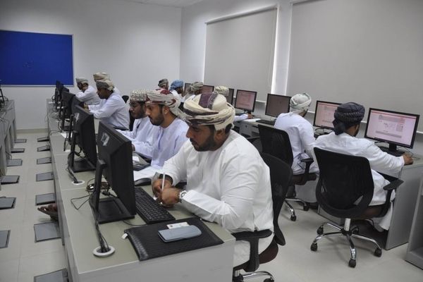 وزارةُ العمل تعلن عن توفر /100 / وظيفة شاغرة لفئة الأشخاص ذوي الإعاقة