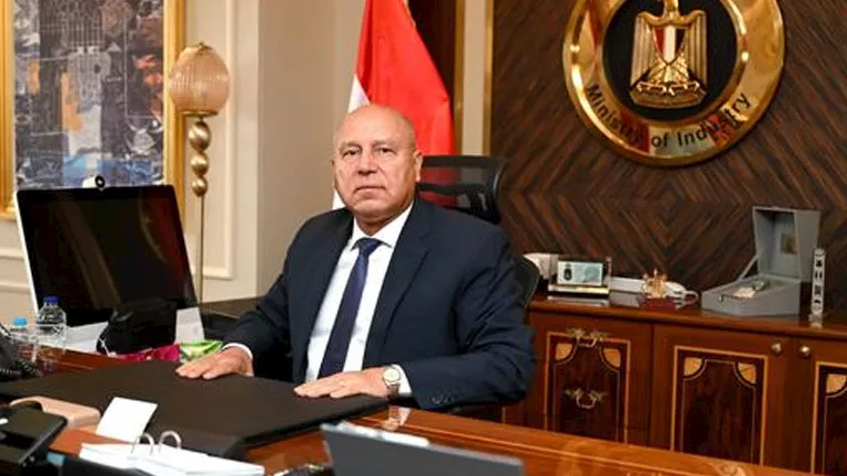 حقيقة وجود حساب للفريق كامل الوزير على مواقع التواصل