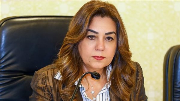 وزيرة التنمية المحلية توجه بسرعة فسخ التعاقد مع شركة النظافة برأس غارب وسفاجا