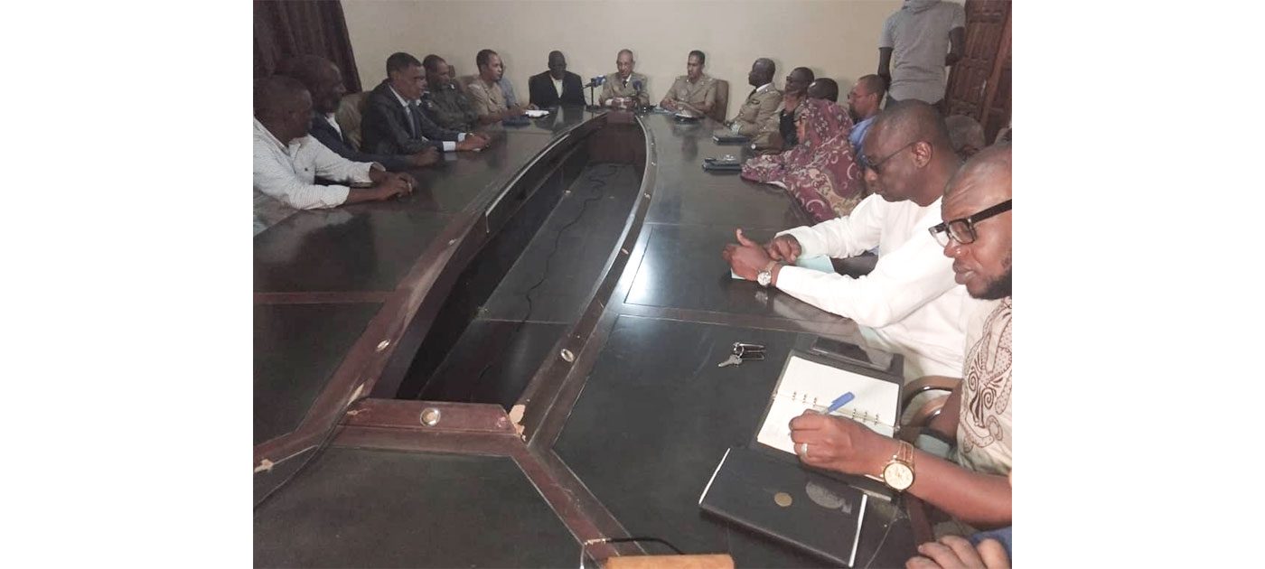 والي اترارزه يعقد اجتماعا مع اتحادية التجار ومنتجي الخضروات والجزارين