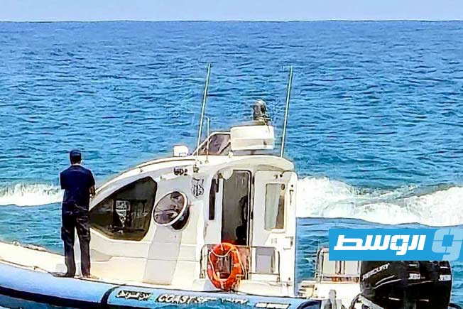 أمن السواحل يحرق مركب هجرة شرق سرت