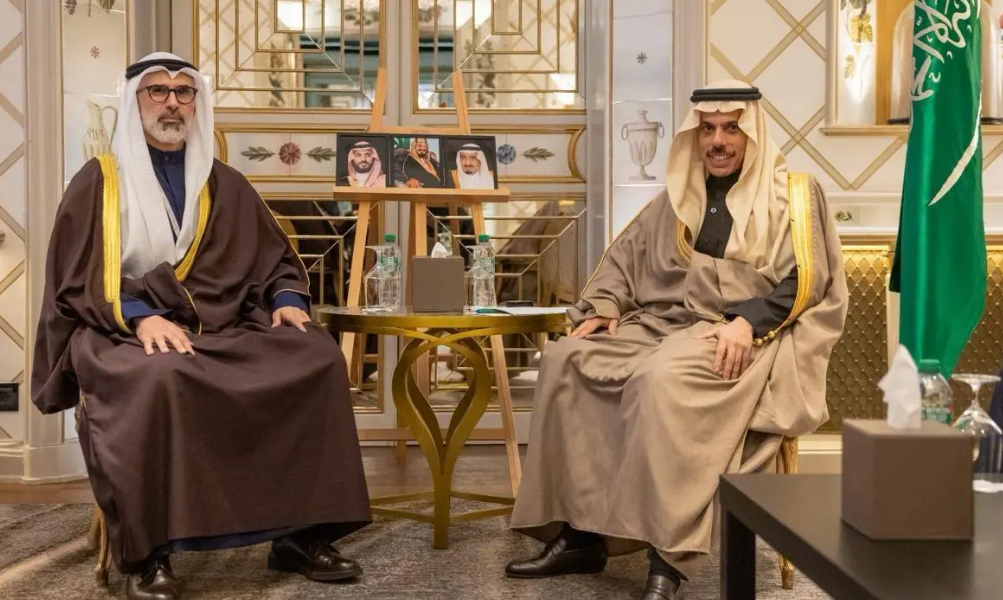 وزير الخارجية يبحث مع نظيره الكويتي مستجدات القضايا الإقليمية