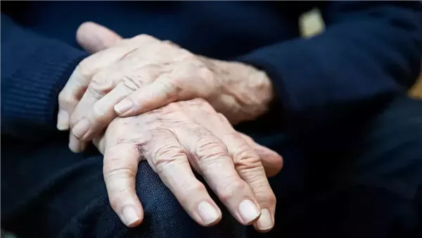 الرجفة ليست مقياسا، 4 علامات تحذيرية مبكرة لمرض باركنسون