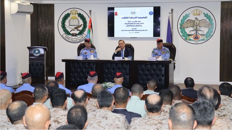 وزير الزراعة يلتقي طلبة الماجستير لمناقشة استراتيجيات الأمن الغذائي واستدامة الموارد