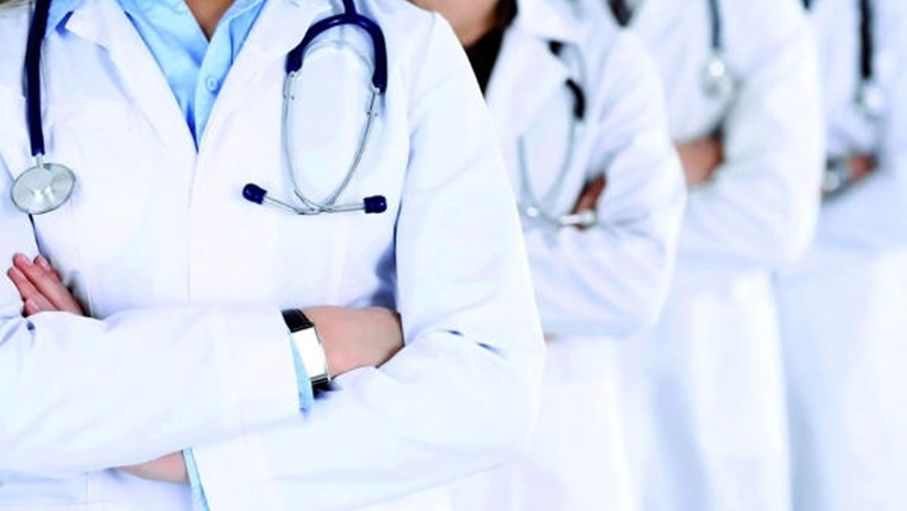 الممارسات المخالفة تحت المجهر.. كيف سيتم ضبط المهنة الطبية؟