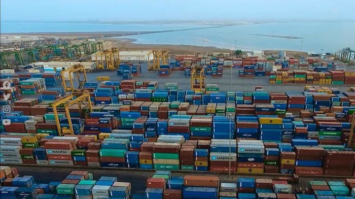 تحركات حكومية لإعادة تموضع ميناء عدن كمركز ترانزيت وخفض تكاليف الشحن