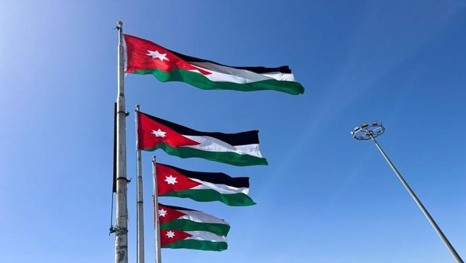 وزير الإدارة المحلية يثمن جهود البلديات في الاحتفال بيوم العَلَم