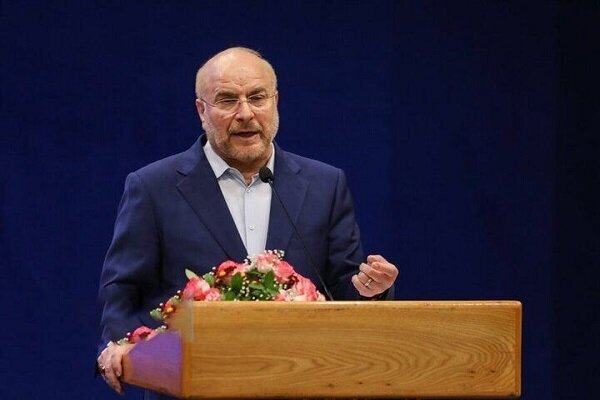 قاليباف: حاملة الطائرات “لينكولن” لا تستطيع حتى الدفاع عن نفسها