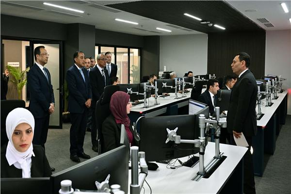 مدبولي: الدولة تعمل على تطوير الخدمات الرقمية المقدمة للمواطنين