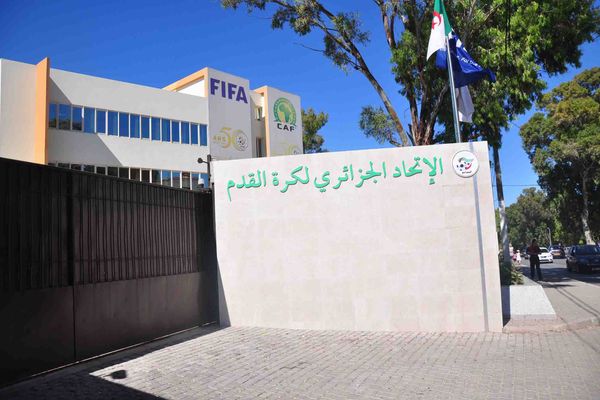 الفاف" تبرمج المقياس الأول لتكوين إجازة "كاف أ" نهاية ماي