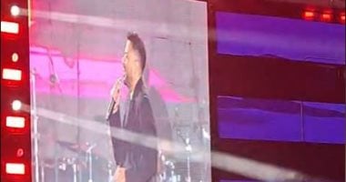 وسط حضور جماهيرى.. محمد حماقى يمزج بين الكلاسيكيات وأغانى سمعونى على الأرينا
