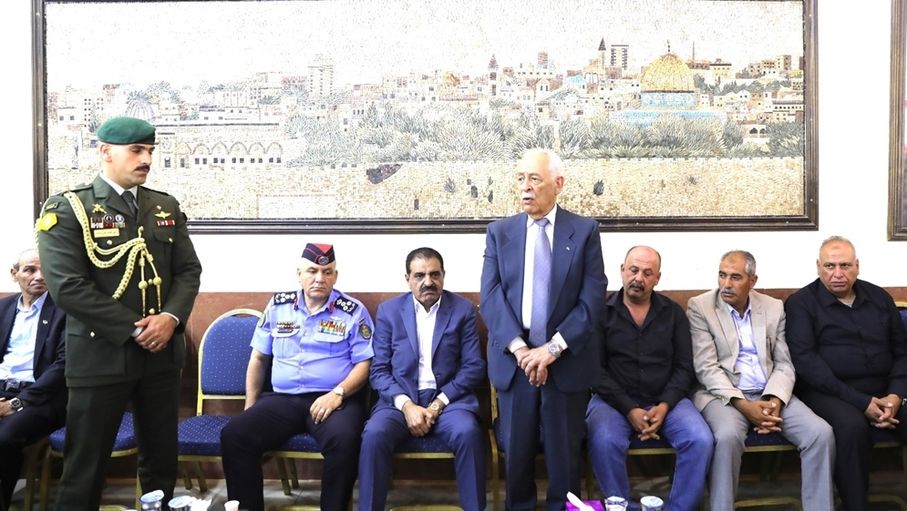 مندوبا عن الملك وولي العهد.. العيسوي يعزي بوفاة الدماسي