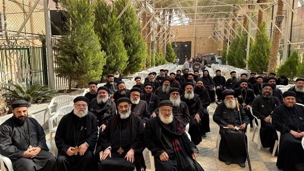 الأنبا جوارجيوس يناقش ترتيبات الخدمة في إيبارشية مطاي