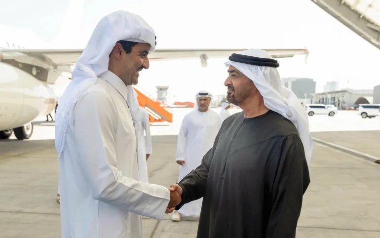 أمير قطر ورئيس الإمارات يبحثان جهود التهدئة وتعزيز الاستقرار في المنطقة