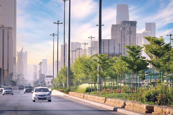 مخالفات «الموارد البشرية»: غرامة للمنشآت بمقدار 10 آلاف ريال لعدم توثيق عقود العمل