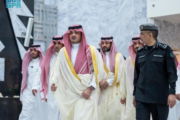 عبدالعزيز بن سعود يزور مركز العمليات الأمنية الموحدة بمنطقة الرياض