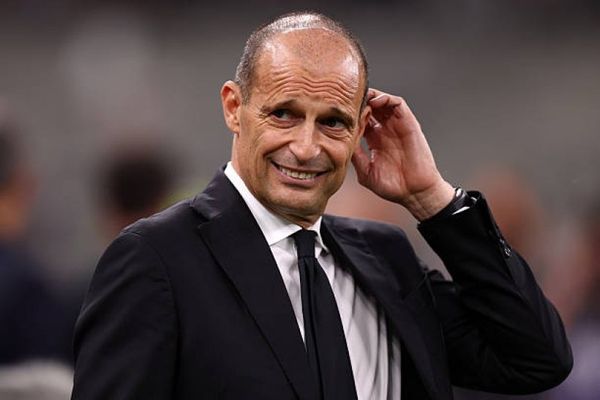 نادي ميلان الإيطالي يقيل مدربه أليجري