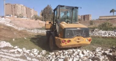 إزالة 8 حالات تعد على الأراضى الزراعية وأملاك الدولة بـ4 قرى فى سوهاج
