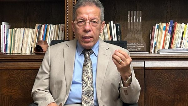 أسامة عبد الحي: تدني رواتب القطاع الحكومي يدفع الأطباء للعمل بالقطاع الخاص
