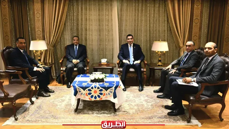 وزير الشباب والرياضة يستقبل رئيس الاتحاد المصري للملاكمة لبحث الاستعدادات لدورة الألعاب الاولمبية للشباب وخط تطوير اللعبة