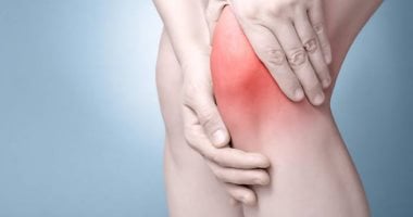 بديل لجراحة الركبة.. إجراء جديد يخفف آلام خشونة المفاصل لمدة عام دون عملية
