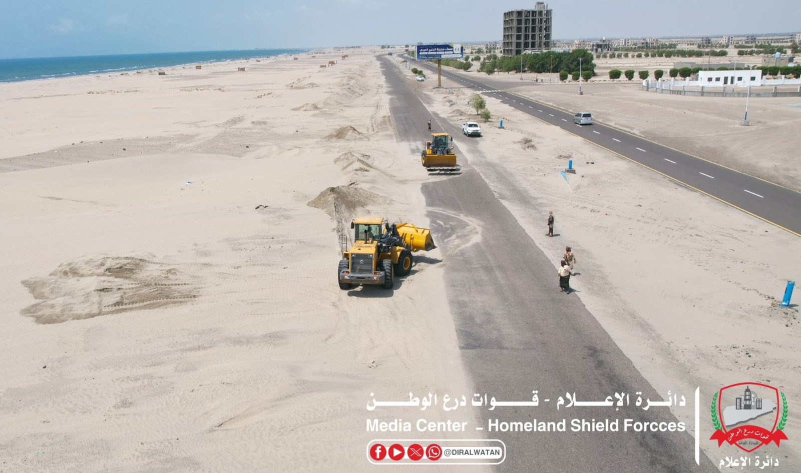 درع الوطن ترفع خطر الكثبان عن طريق عدن