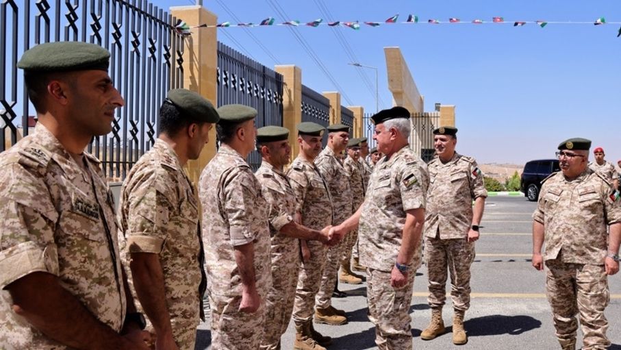 الحنيطي يدشن المرحلة الأولى من برنامج الشراء الإلكتروني العسكري
