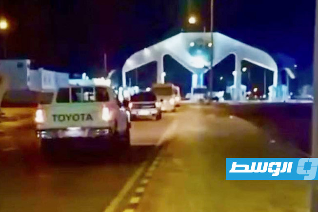 ترحيل 155 مهاجراً عبر منفذ أمساعد شرق ليبيا ضمن حملة لمكافحة الهجرة