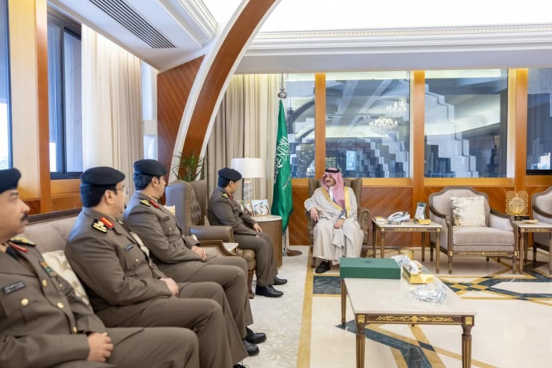 أمير المنطقة الشرقية يستقبل مدير شرطة المنطقة ويثمن جهود رجال الأمن