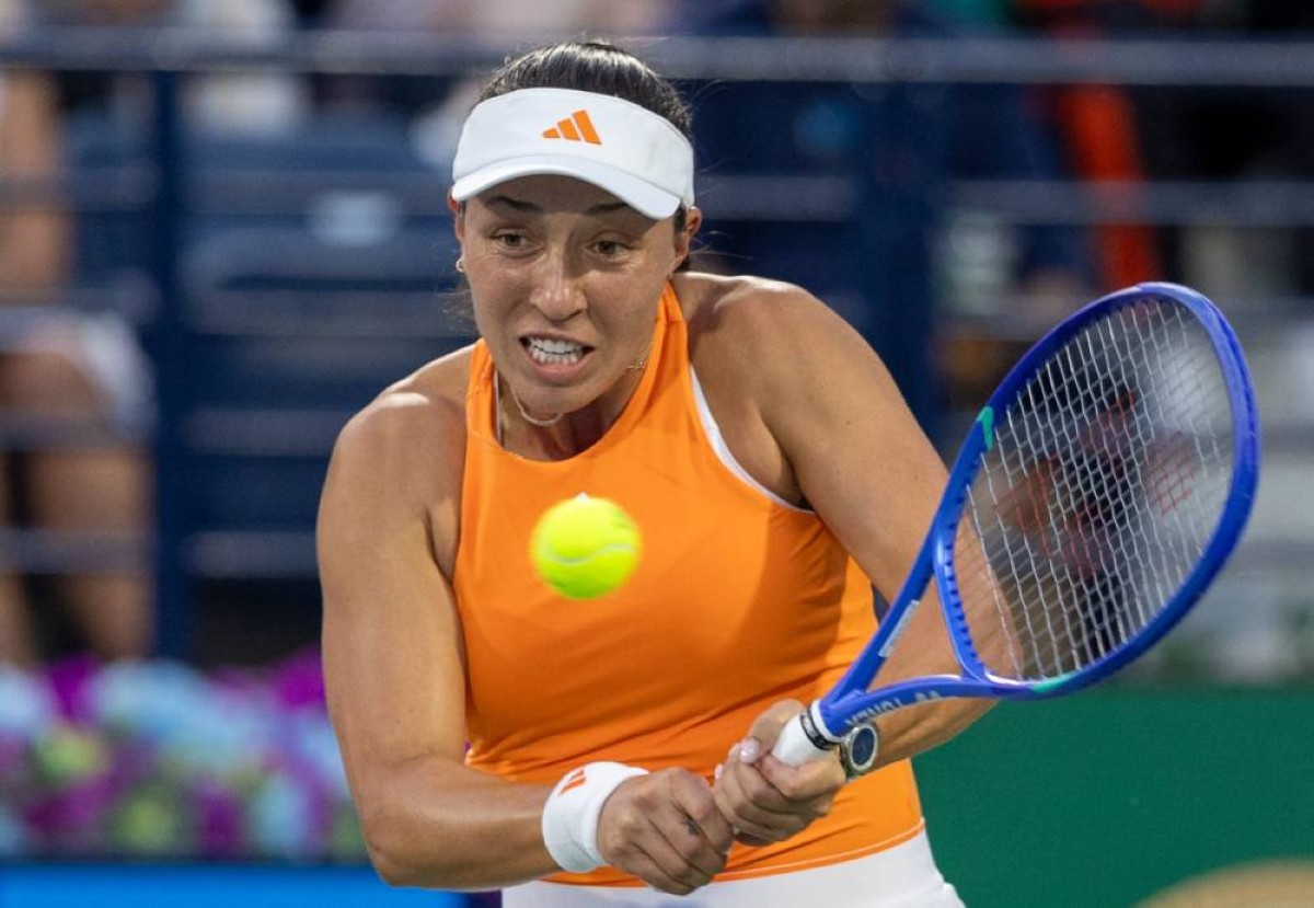 سفيتولينا تضرب موعداً مع بيغولا في نهائي بطولة دبي للتنس