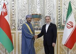 وزيرا خارجية إيران وسلطنة عمان يبحثان تطورات المنطقة ويؤكدان استمرار المشاورات بينهما