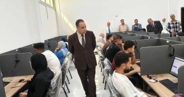 رئيس جامعة العريش يتفقد سير الاختبارات الإلكترونية