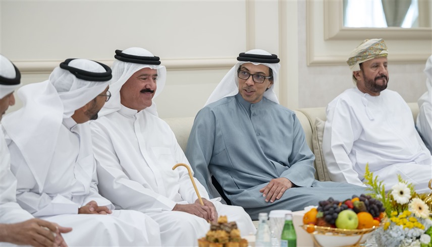 منصور بن زايد: سباقات الهجن جزء أصيل من الموروث الثقافي والتراثي لدولة الإمارات