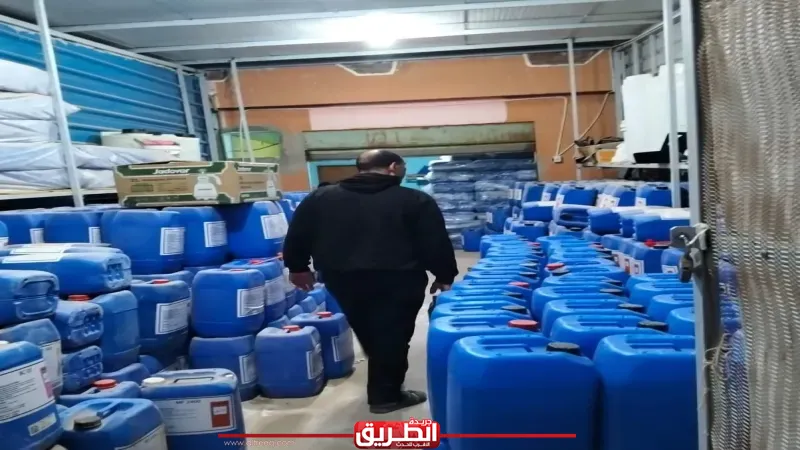 ضبط مخزن غير مرخص لتصنيع مواد ومطهرات وكيماويات محظورة بشرم الشيخ