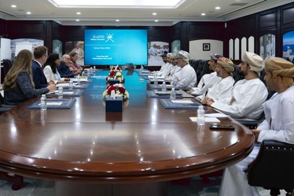 استعراض العلاقات الاقتصادية العُمانية الكندية والقطاعات الواعدة للتعاون المشترك
