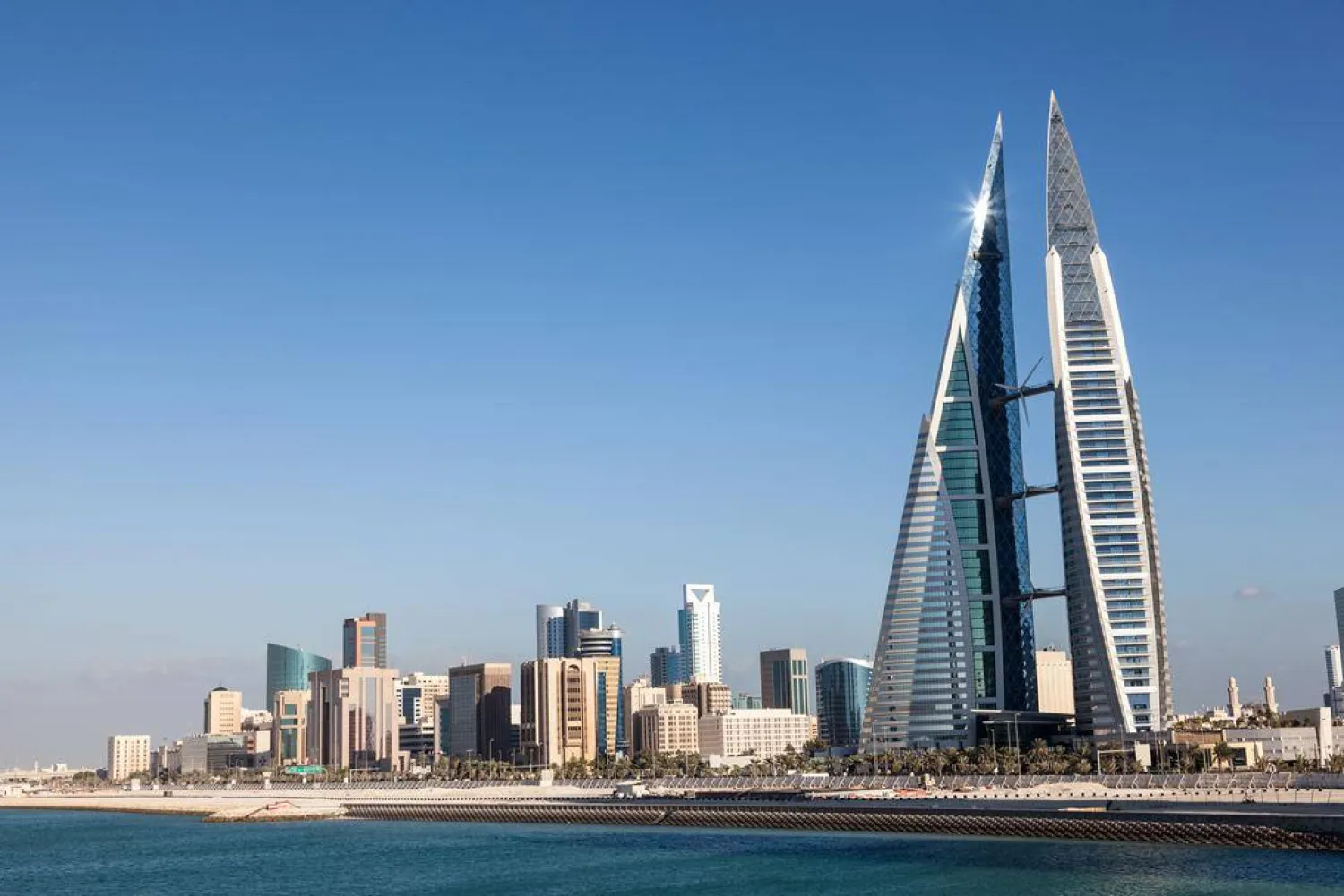هجمات إيرانية تستهدف البحرين والكويت والأردن وعُمان