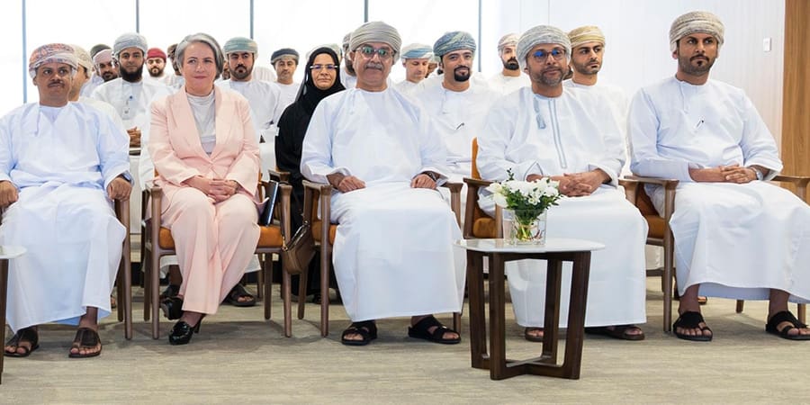 بنوك عُمان تستعد لـ “التمويل الأخضر”.. خطة بنك العز للحياد الصفري