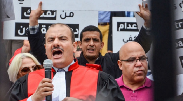 تونس.. “أمنستي” تطالب السلطات بوضع حد لمضايقة القاضي أنس الحمادي