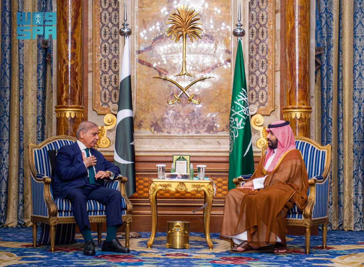 ولي العهد ورئيس وزراء باكستان يبحثان مستجدات الأحداث الإقليمية وآفاق التعاون بين البلدين
