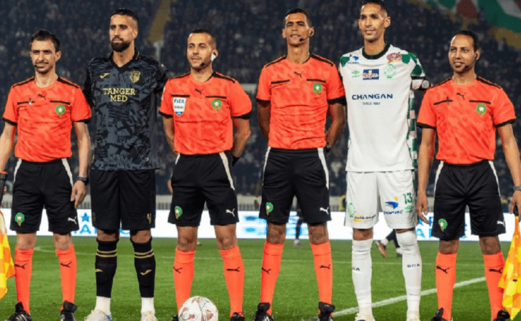 توقيف حكام مباراة الرجاء الرياضي واتحاد طنجة بين ثلاث وأربع مباريات بسبب أخطاء تحكيمية