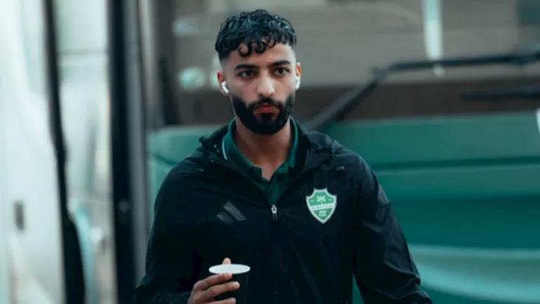 رامز جلال يعلق على ملابس لاعب الأهلي السعودي صالح أبو الشامات