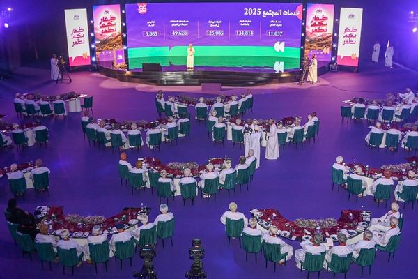 محافظة ظفار تستعرض منجزاتها التنموية وتؤكد جاهزيتها لموسم الخريف